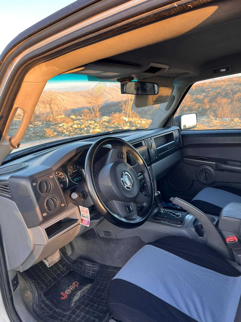 سلام علیکم. جێب کۆماندەر مۆدیل 2007 دەبل ئەکسل  سێ مەقعەد گیر و مەکینە بە شەرت تحویل بە شەرت دوو پارچە سبوغ بێ ناو گرتن پێش و پاش کەپس ۱٤۰ هەزار غرامە سعر ۹۰ و مجال *********** ـــــ ***********
