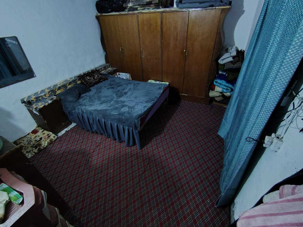 بيت للبيع اصلاح زراعي المساحة 180م العنوان الحمزة الغربي ساحة ناجي قرب ابو شهد ابو السبالت مقابيل ساحة يوجد فيه غرفة ومطبخ واستقبال وصحيات داخلية وخارجية وصالة السعر 25وبيه مجال بسيط الاستفسار الاتصال على الرقم ***********
