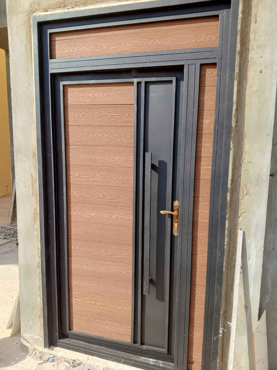 معمل حدادة السيد نعمان لتفصيل كافة الابواب والشبابيك والسقايف والجملاومات الحداد صهيب ***********/ السيد *********** العنوان تكريت نهاية شارع الاحتفالات قرب غسل علوش المعمل الركن
