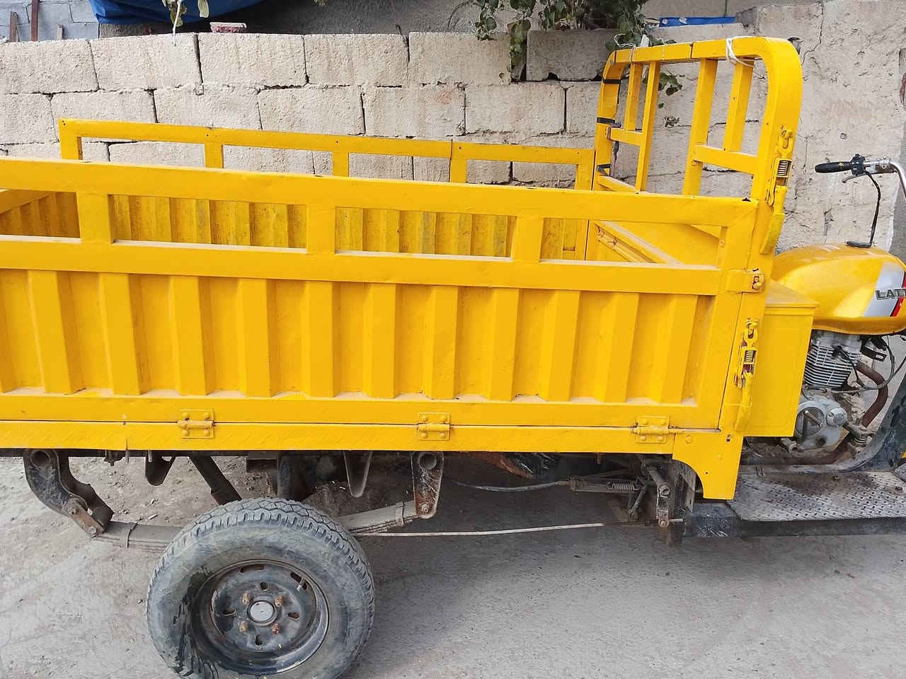 ستوتاليفان مديل 2014فحل وبيها فقسه، ثكيل وخفيف يعني واصله صوندات للئكسل مال فقسه هيه محركها، ليفان حجم200بس اني شايله وحاط مكانه دايوان اصلي بس بي خلل الثاني ميجي بس محركهاالائصلي موجودكامل حجمه 200هاذا وياهاانطي وسبيرها موجود ومحجرها موجود بس هيه شغاله مكاني بغداد البياع شقق حي السلام اوراقها موجوده السعر مليون وميتين 10200وبيها مجال
***********
