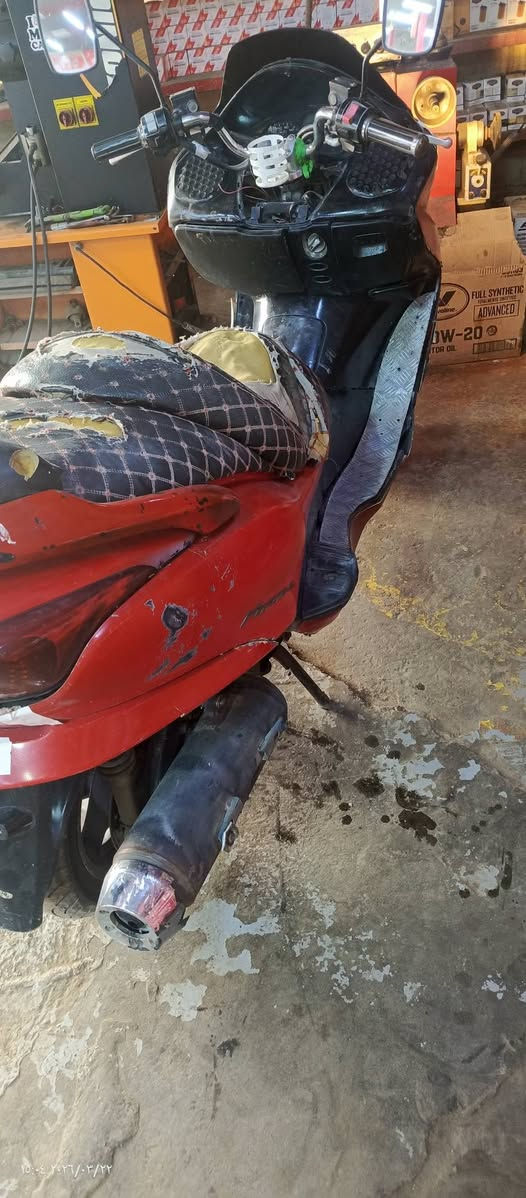 سلام عليكم من رخصه لادمن فورزه 08 ثماني جاهزه من كلشي فقط كفراته تعبانه يعني يرادله ترتيب كهربائيات كله شغاله راديتر ماي زيتي prestone. يعني انسه شي سمه حماوه  ريد مراوس بفوزه نضيفه ونطي فراق حسب القناعه مكاني الديوانيه


**إذا كنت صاحب هذا الإعلان وتريد حذفه لأي سبب، رجاءا أرسل رسالة إلى الدعم الفني**