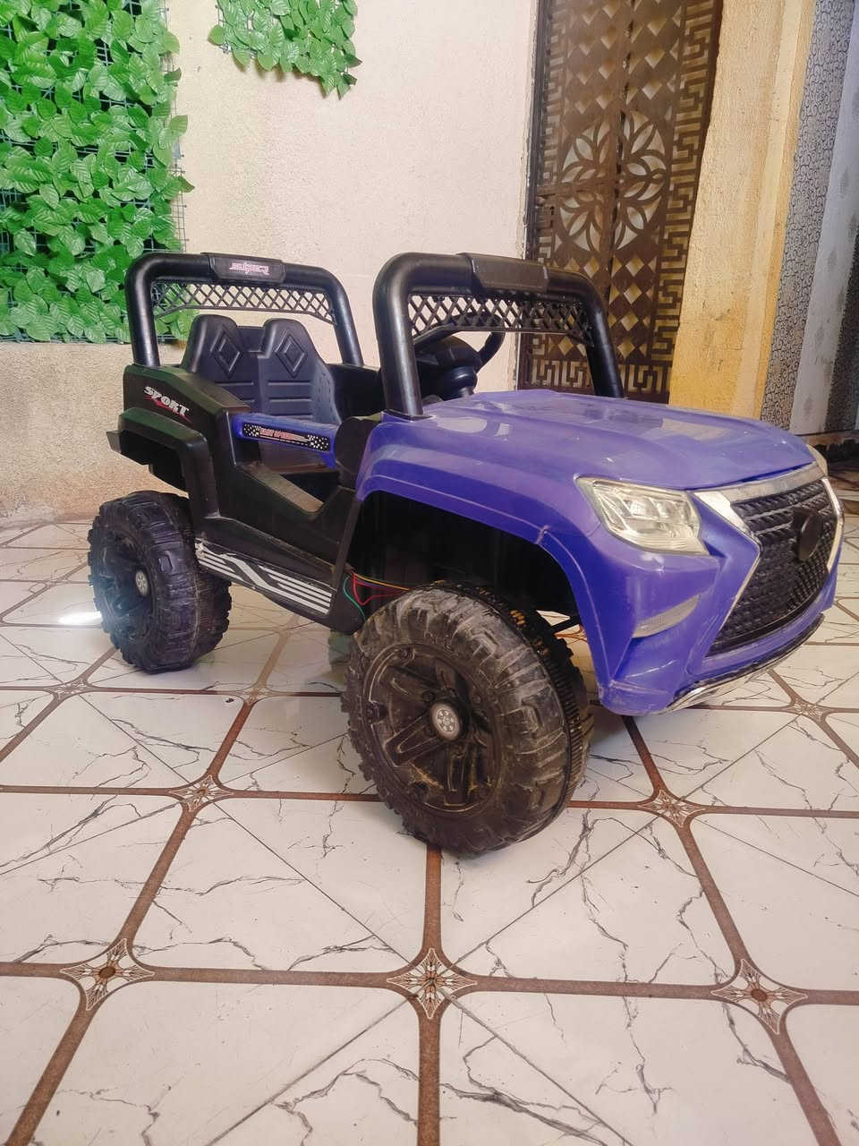 سياره للبيع شغاله ملايتات من هور ن نص ساعه وتهبط البطاريه نقصها بس بطاريه السعر 100  ***********
