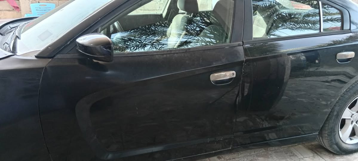 للبيع جارجر موديل ٢٠١٤ كصة جنطة مكينه ٣٦٠٠ مكينه كير حدادية تمام بيها لوحه جارجر اصليه سنويه سحب السعر ٤٢ وبيها مجال مكان السيارة البصرة خور الزبير رقم الهاتف ***********
