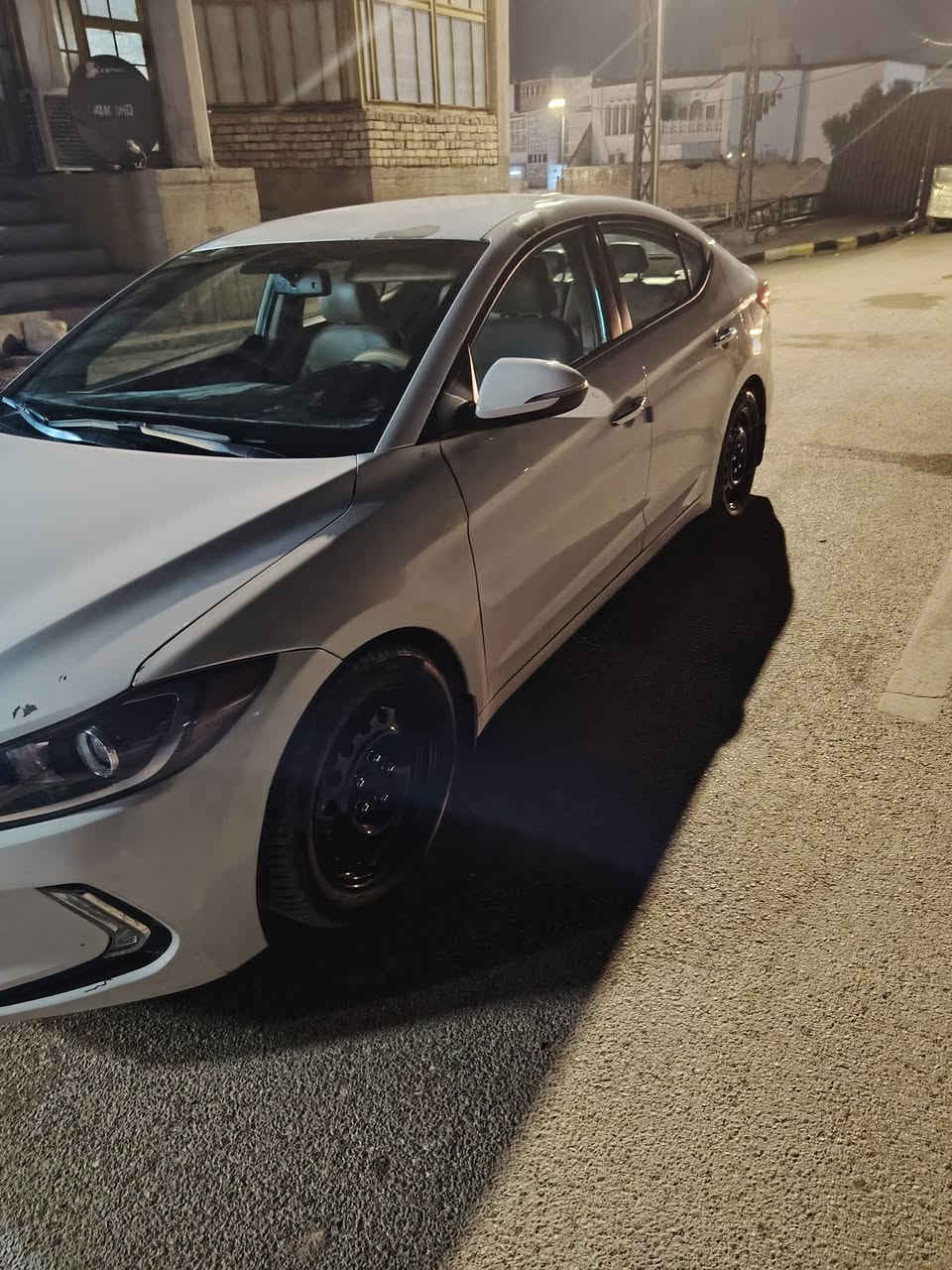 سلام عليكم الانترا موديل ١٧ وارد امريكي سياره فول بصمه اشاير بل مري كير ومكينه مكفولات صدر امامي وخلفي جديد تكم تاير جديد تبريد ثلج سياره ماشيه ١٢٠ حقيقي  عارضه ١٢٦ بيه مجال مكاني كوت هذا رقمي ***********
