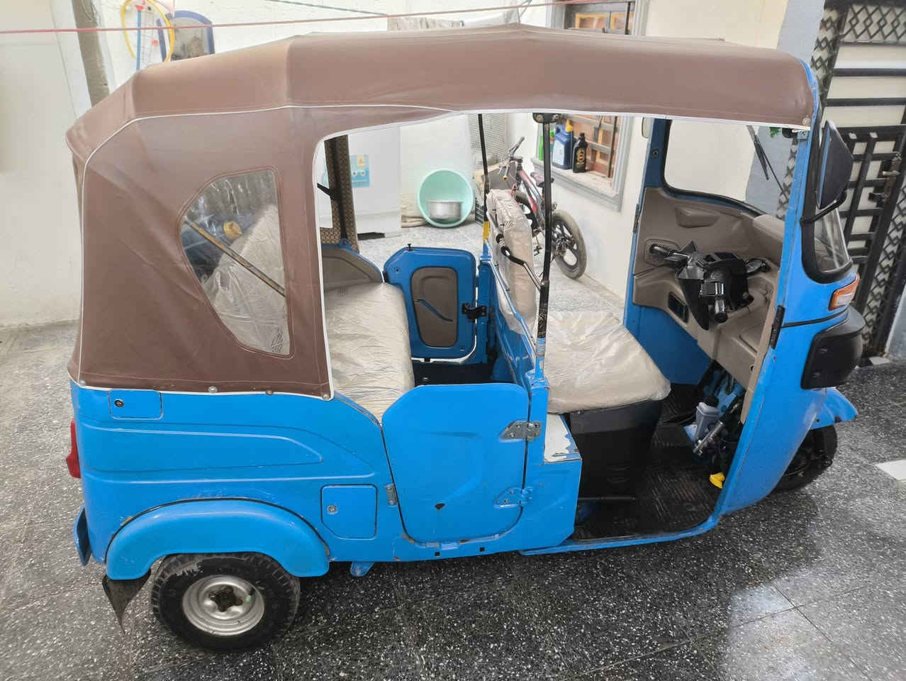 سلام عليكم 
 للبيع تكتك  باجاج  موديل 21 رقم وسنويه تحويل ثاني يوم 
محرك مفتوح جفيت شركه لا تبخير ولا تنقيص ومكينه ناعمه خير من الله كهربائيات كله شغال بيهه ضربه بصفحه ومعمره سعر (7،200)وبيهه مجال 
العنوان :البصره الموفقيه ***********
