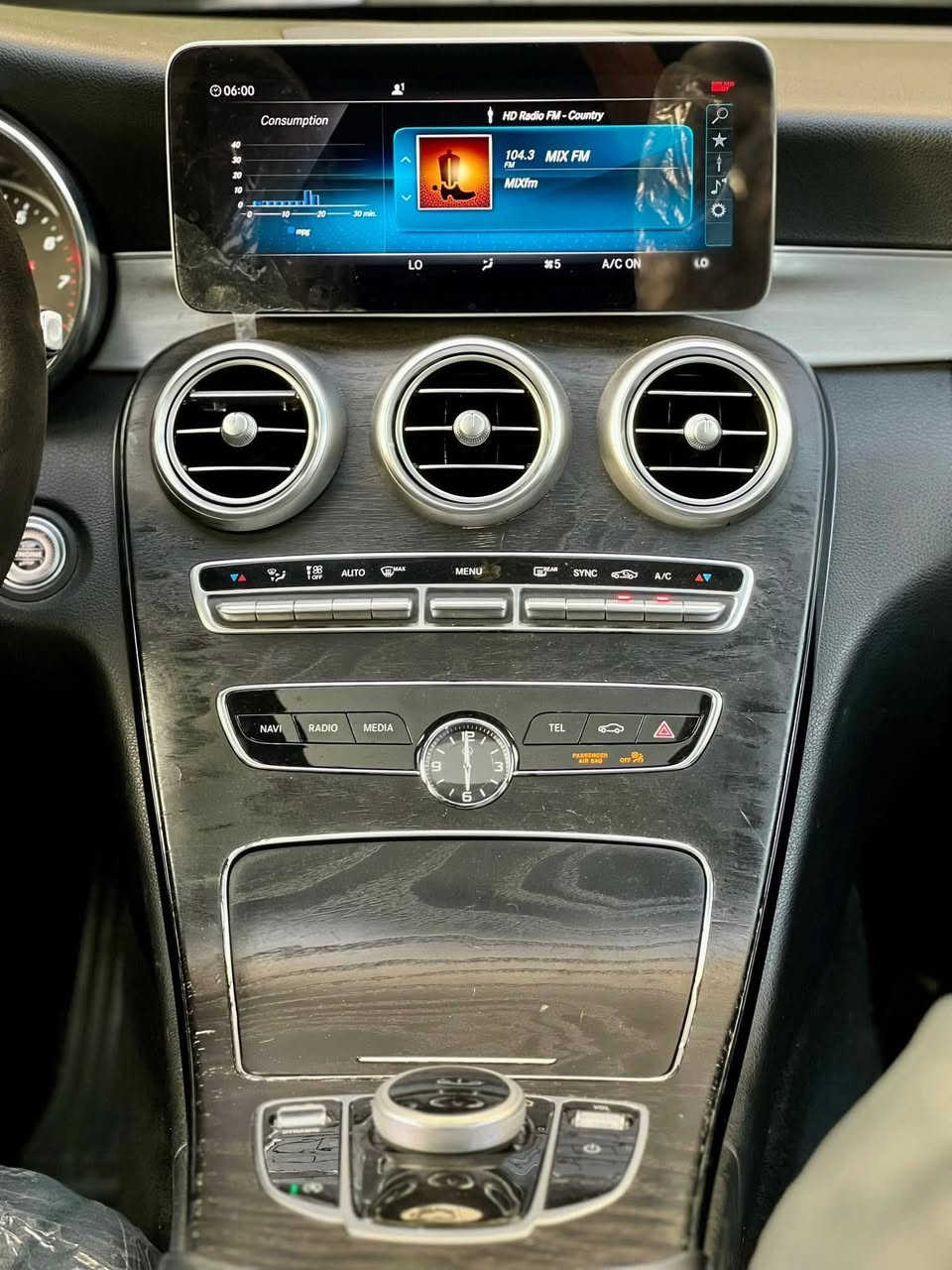 مارسيدس C300
موديل 2022

بدون صبغ صور حادث مرفقه بابين تبديل نفس اللون
فول مواصفات:
شاشه ديجتل
فتحه سقف
بصمه تشغيل
 فتح بالقدم+ صندوق كهرباء 
سستم سماعات
السعر ٢٥٥ ورقه 

***********
مكاني بغداد- المنصور

https://bid.cars/en/lot/1-37813662/2020-Mercedes-Benz-C-Class-55SWF8DBXLU327755
