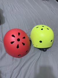 خوذه باله اصليه مع ليبل جديده سعر القطعه 15 الف فقط واتساب : 077067229...