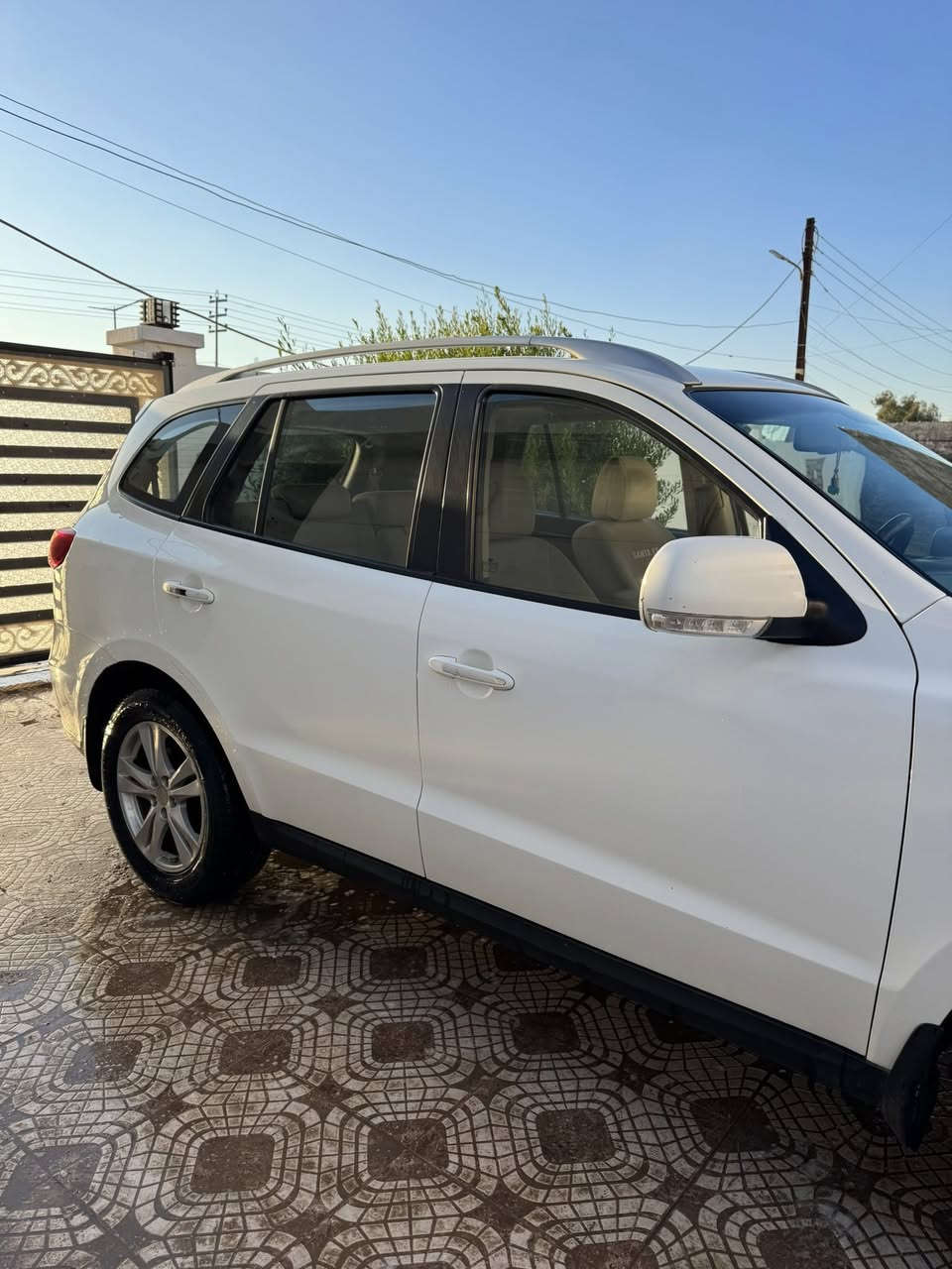 سنتافي 2010 رقم جديد رقم صلاح الدين
مكان السيارة تكريت 

محرك ٦ سلندر بدون صبغ ٧ راكب ثلاث قطع تبريدتحكم شاشة كرسي السايق كهرباء

 فتحة بالسقف زجاج  

السعر (  14 ) الف دولار وبيها مجال 

رقم هاتف / ***********
