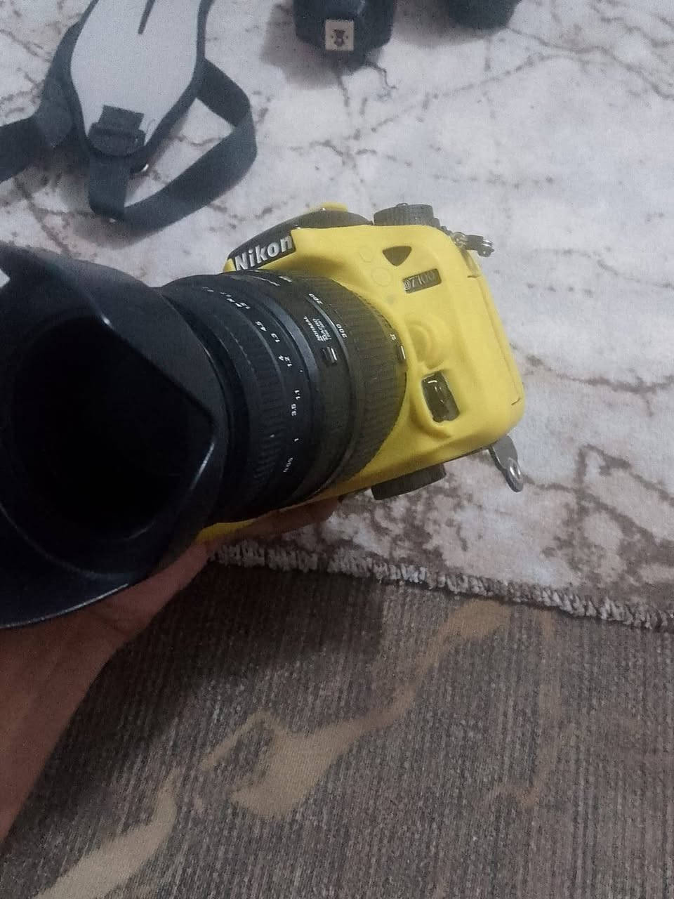 السلام عليكم ورحمة الله 
للبيع: كاميرا Nikon D7100 بحالة ممتازة

كاميرا Nikon D7100 أصلية وبحالة نظيفة جدًا (حوالي 90%).

مناسبة للتصوير الاحترافي وتصوير المناسبات والرحلات.

المواصفات والمرفقات:

عدسة 50mm
عدسة زوم رياضي
فلاش خارجي
حزام للكاميرا

السعر: 550 ألف 

رقم الهاتف: ***********
