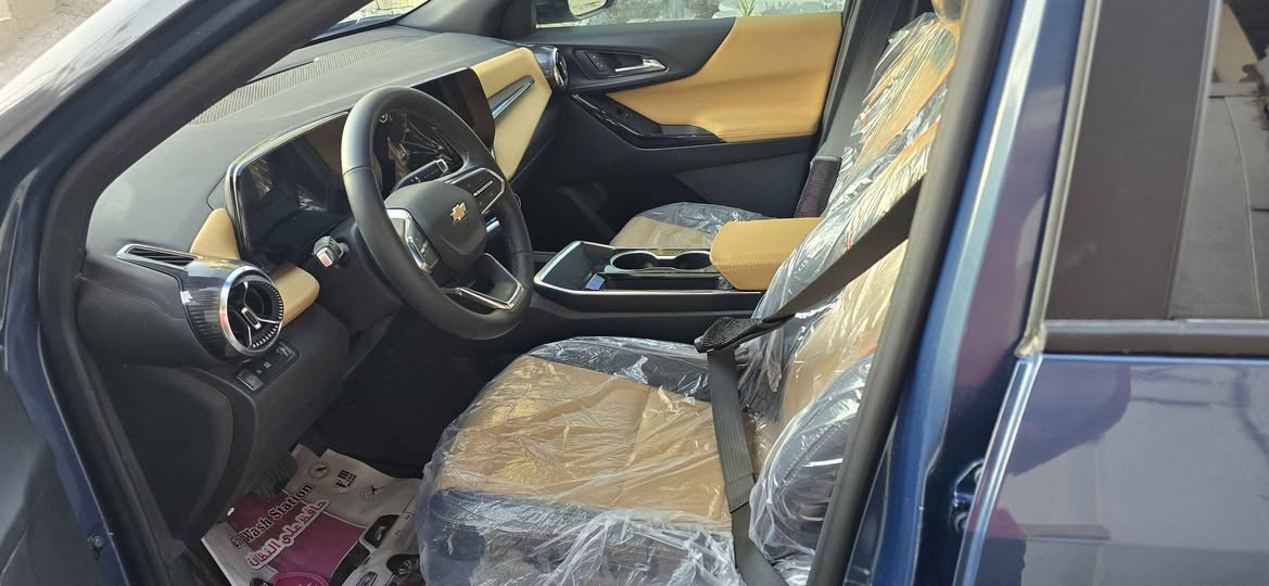 للبيع في النجف الأشرف: شيفروليه إكوينوكس 2025 (الشكل الجديد) - زيرو ⚡
​السيارة بحالة الوكالة (بأكياس الشركة)، ماشية 1221 ميل فقط! نظافة 100% وبدون أي نقص.
​✅ المواصفات والتقنيات:
​الموديل: 2025 (آخر قصة نزلت).
​اللون: أزرق ملكي مميز / داخلية جلد (تان) ملكية فخمة جداً.
​الرؤية: نظام كاميرات 360 درجة (رؤية محيطية شاملة للسيارة).
​الشاشات: شاشة بانورامية عملاقة متصلة (أحدث نظام من شيفروليه).
​ناقل الحركة: القير الإلكتروني الجديد خلف المقود (شخاط).
​الراحة: تدفئة مقاعد + تدفئة ستيرنج + تشغيل بصمة وبصمة أبواب.
​الأمان: رادار تصادم + حساسات خلفية + إضاءة Full LED حديثة.
​الإضافات: رينقات ألمنيوم مكحلة بلاد + عوارض سقف أصلية.
​✅ الحالة:
السيارة زيرو وجاهزة للفحص والتحويل (تحمل رقم فحص مؤقت).
​📍 الموقع: النجف الأشرف
📞 للتواصل والاستفسار (اتصال أو واتساب):
*********** 210 بيه مجال Singapore
