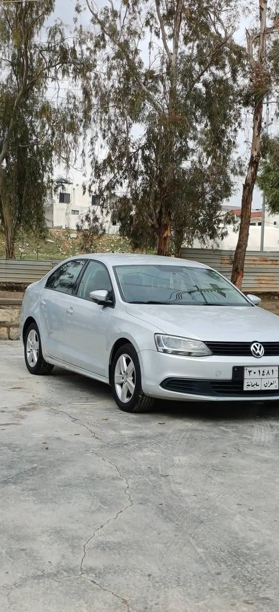 جیتا مۆدیل   2014
***********
گێڕ تۆماتیکت
مواسەفات خلیجی
گێڕو مەکینە بەشەرت نەکرایتەوە
بێ بۆیاخ بێ لێدران 
سەنەوی تازە بەسەر چوە
یەک دەستە  لەشەریکەوە 
هەموو گیانی بەشەرت كويسينجاك, أربيل
