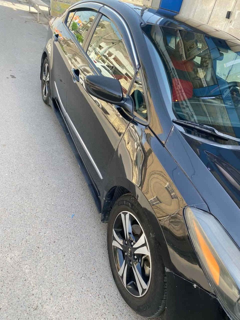 سلام عليكم سياره فورتي موديل 2017 امريكي حادثها بس بنيد والجاملغ بارد  لا لغد ولا شواصي رقم اربيل مكان السيارة بغداد وبيه سونار سعرها 125$وبيها مجال رقم ***********
