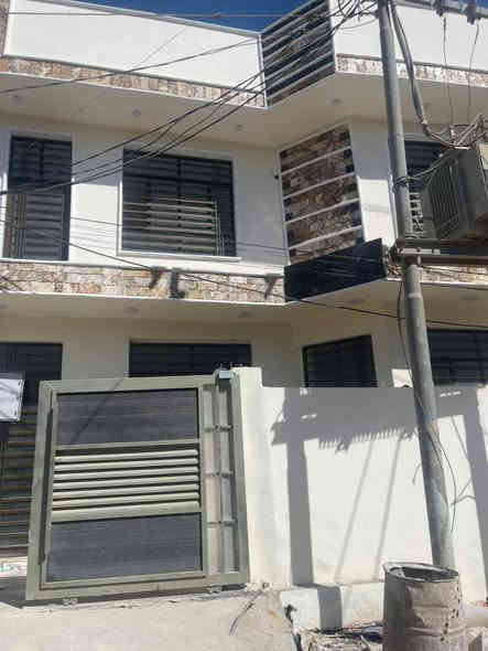 السلام عليكم بيت للبيع مساحته 130 متر طابو زراعي سند 25 طابقين الطابق الاول غرفة نوم  وهول وصاله ومطبخ وصحيات والطابق الثاني غرفتين نوم وهول وصحيات بناء حديث درجه اولى شارع ثمانين فرع سكلة العلم قرية المراشده تفاصيل اكثر مكتب حكيم عبدالله للعقار والمقاولات *********** بي واتساب أو خاص موجود
