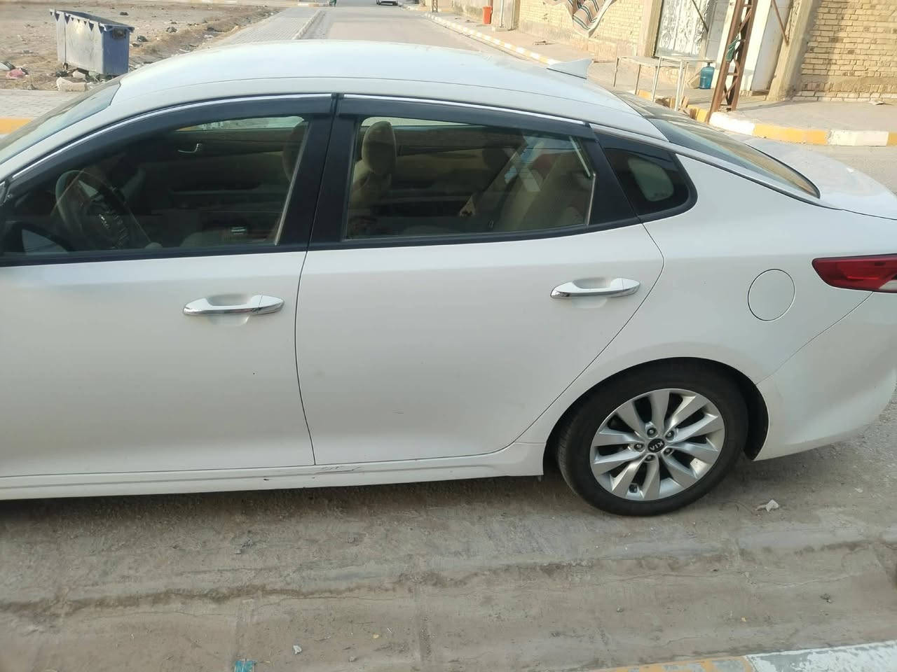 اوبتما 2018 امريكي
2400 Gdi

ضربتها بالسونار 

بيها بارد شبر بسيط بلبنيد 

وبيها بارد بالجاملغ الايسر الخلفي بسيط 

نص فول دواخل كروم 

محرك كير حداديه كفالة 

تبريد ثلج سياره نضيفه مال جناي 

ماشيه 100 الف الرقم باسمي مداور ثاني يوم

السعر 135 وبيه مجال

للاستفسار ***********

