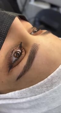 أريد بنات لجلسات مجانيه عمل تاتو حواجب بتقنية رسم شعره شعره بأحبار الف...