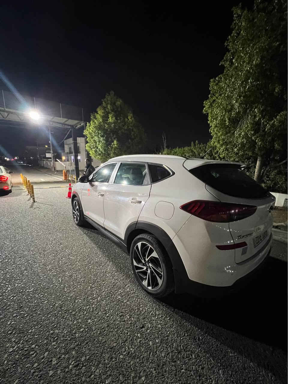 مكلف بلنشر
سلام عليكم 
بيع فقط
هونداي توكسون 2019 وارد خليجي
بدون صبغ تعديل بارد مكانين فقط
مواصفات فول عدا بانوراما
سياره مال بيت بسمي تحويل وكاله. بشرط
رقم سليمانيه جديد سنويه جديد فحص هزه جديد
ماشيه 125 كيلومتر
كير محرك شرط ما مفتوح
مكان سياره اربيل بحركه
للاسفسار *********** أربيل, العراق
