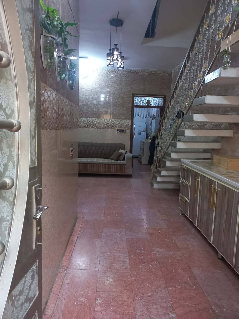 بيت للبيع بالخطيب زراعي ١٠٠ طابقين تحتوي على صاله وحولي ومطبخ وحمام جوه غرفه وغرفتين فوك وحمام  الاتصال بالرقم  ***********
