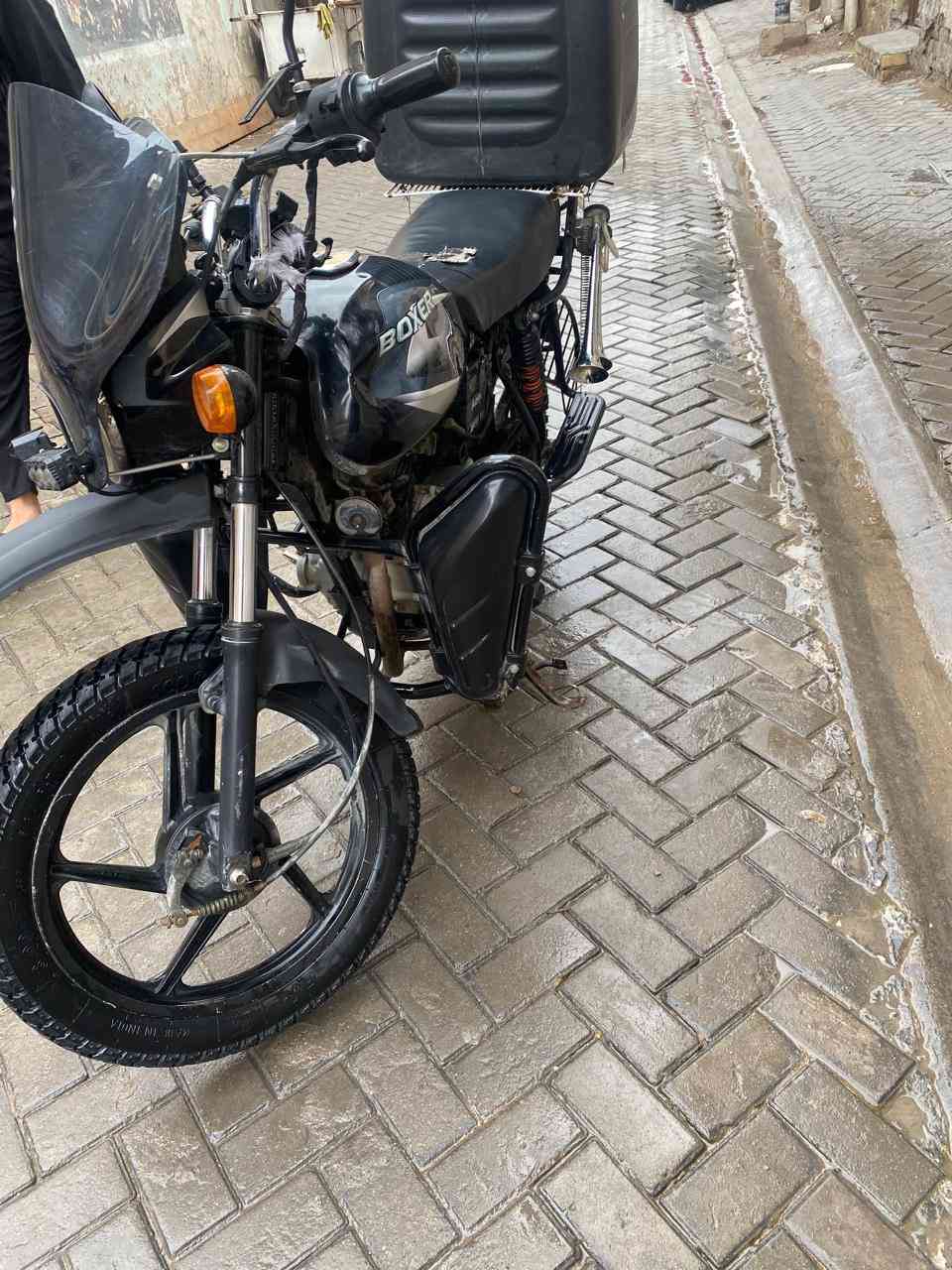 السلام عليكم بوكسر موديل 2020 دراجه حلوه خير من الله الدراجه مثل مشوفون بالتصوير وبعد احلى بدون اوراق واتكفلها سرقه وعشاير اتصل وبيك خير وتدلل ***********
