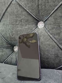 ايفون 11 للبيع فقط.. الذاكرة128  اللون بنفسجي فاتح   البطاريه 74 بلادي...