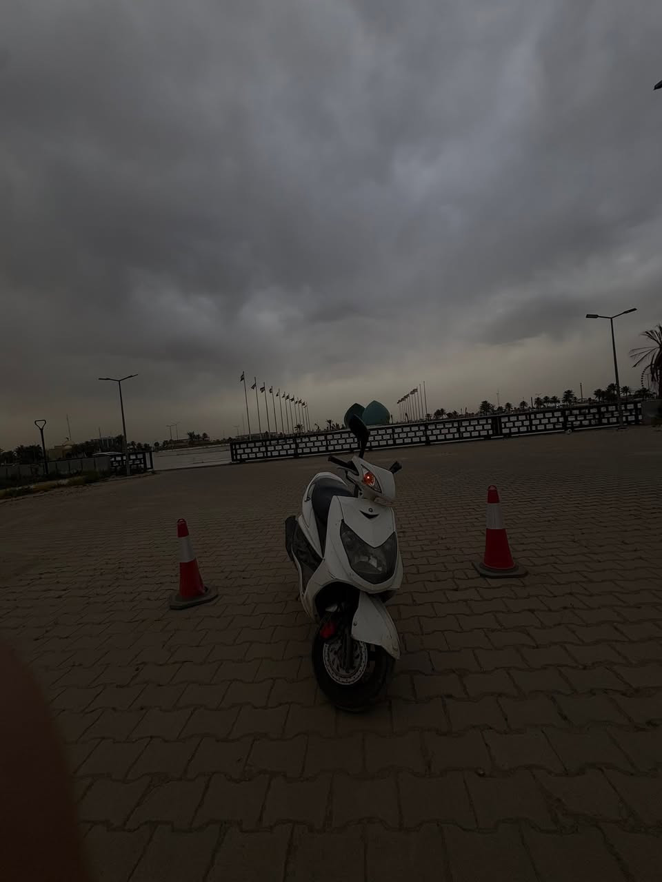 سلام عليكم سكنس فحل رميه صالها ٤ اشهر نازله مكفوله من التاير الامامي للتاير الخلفي دراجه خير من الله شلعه معدل تجي وتجيب وياك كوستر فيتريه الدراجه نقصاها فقط بريك امامي وشويه كماليات بسيطه يعني ادامه شهريه مثل اي دراجه دهن ابدل موتل كل ٢٠ يوم مكاني البنوك قرب تقاطع الفلسطيني رايدها ب ٨٥٠ وبيها مجال حك الجيه  وانوه علا شغله اني مو بياع شراي اني جناي  واذا اكو مراوس ي جيتي أر نضيفه او سكنس لد    للستفسار ***********
