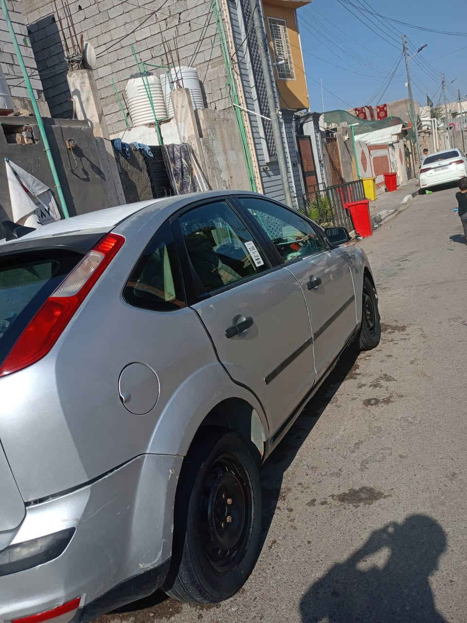 سلام عليكم سياره للبيع فوكاس مديل 2006سياره نضيفه ومكينه وكير كورله 5برغي تخم تاير حداديه وكهربائيات شغاله ورقم نكليزي بصره سنويه 2028مكاني بصره دور الشرطه الرقم :***********مامتواجد على الفيس فقط واتساب والاتصال السعر 32وبي مجال قليل
