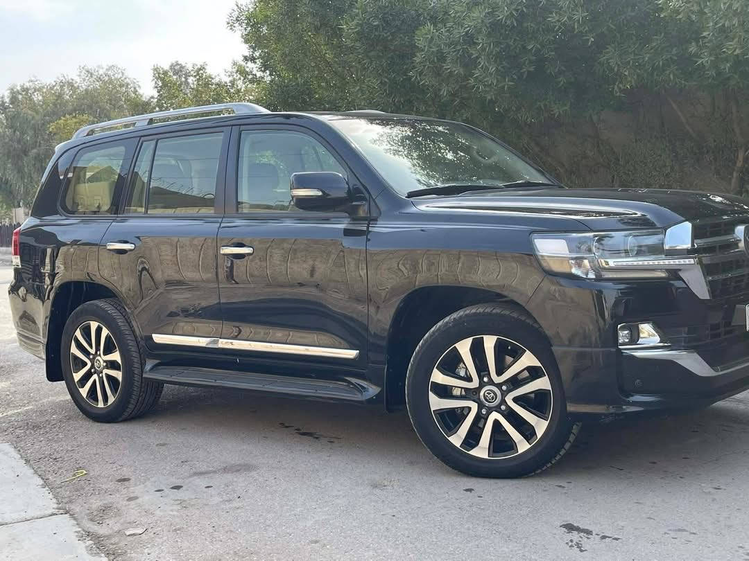 لاندكروز 2019 CXRساز باب اول
8 سلندر المرغوب 4600
مكفوله من كلشي لا بررد لا صبغ 
3شاشات 
فول كيجات لكزز اشاره لكزز 
ماشيه 68 الف حيل جديده سياره 
بغداد بأسمي تحويل ثاني يوم 
*********** 
مكانهه بغداد
سـ : 528 وبيهه مجال قليل
