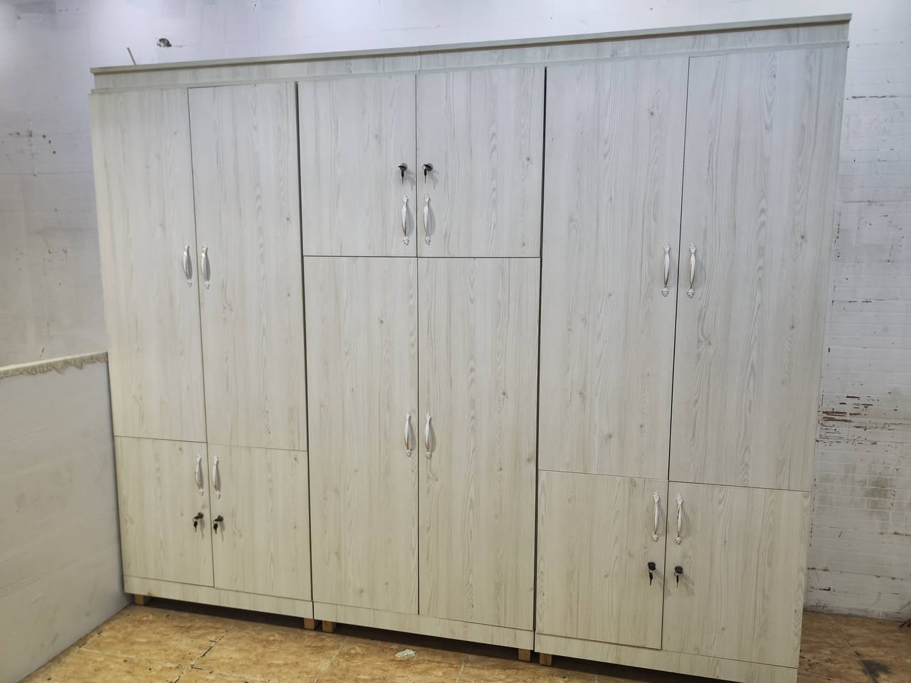 کانتۆری شەش تاکی MDF
زۆر پاک و تازەیە
سعری 325هەزار
ناونیشان کانی سپیکە خوارمزگەوتی تەبایی 
0774 086 5104
