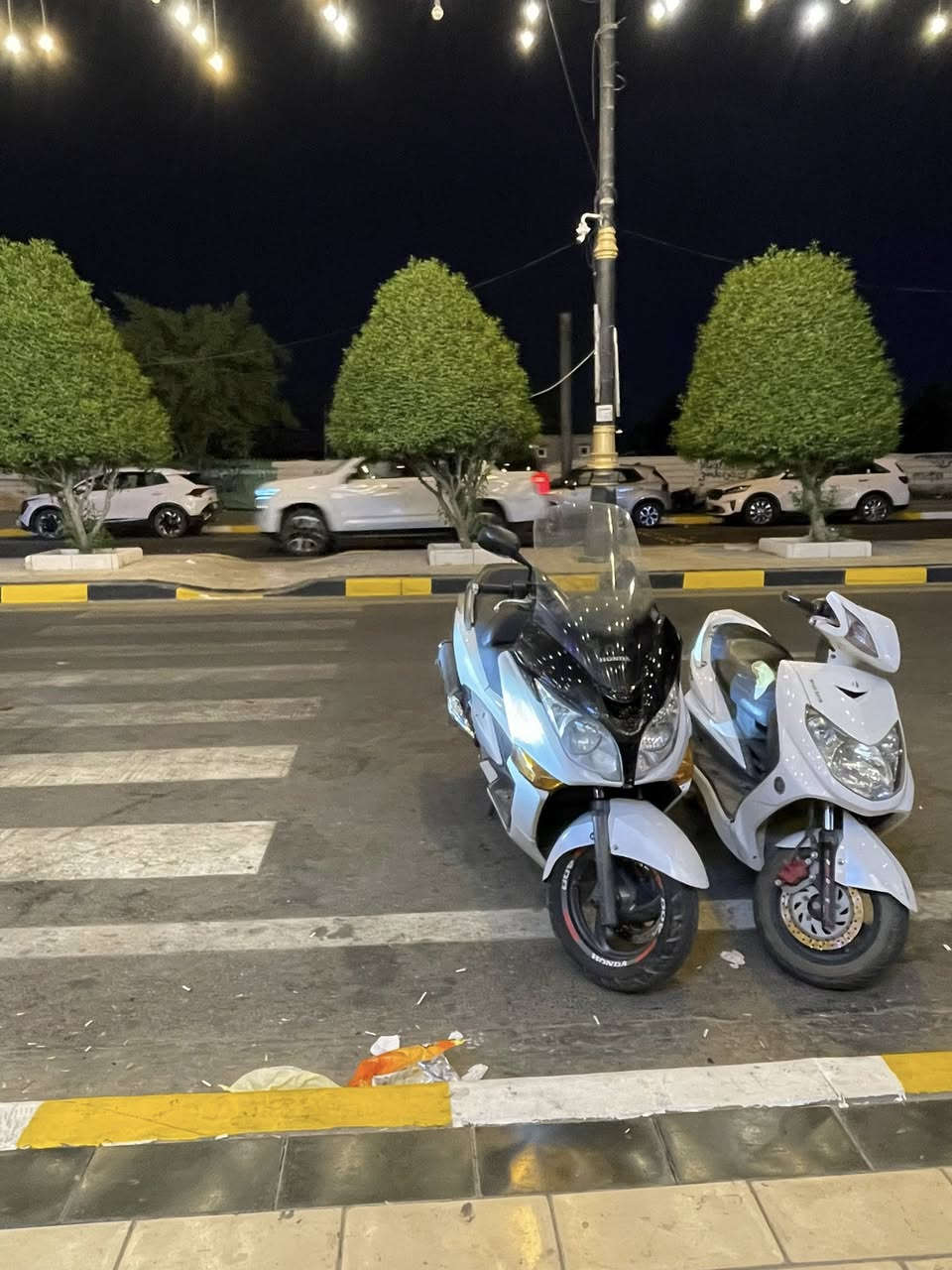 سلام عليكم دراجه سلفر ونج جي تي منفيس ومكاتبه حتى دفترها كامل للبيع اوفر شغال دراجه كامله مكينه خرسه كفاله جيب فيتر وفحص كهربائياتها كلها كامله دراجه كل نقص مابيها نكره بكل وقت شلعه معدل كامله ستاند حساس ستاند وسطي قفل جنطه دراجه جاهزه بيها ملاحضات بالكفرات فقط ماشيه 27 الف حقيقي السعر مليونين  وبيها مجال مكاني الدوره  رقمي ***********
