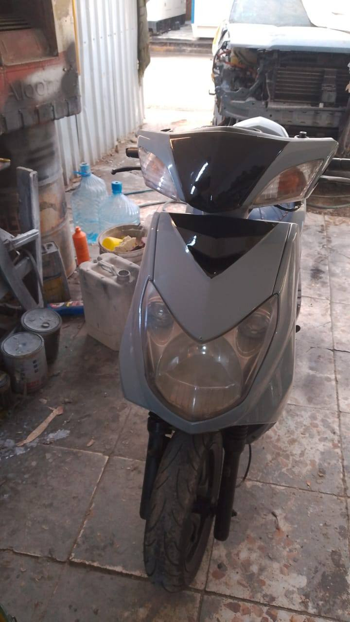 سلام عليكم دراجه سكنس فحل للبيع مجفته محرك جديد مصبوغ لون اسمنتي الدراجه نكره سلف بيه نقص باتري السعر 750000 غير متواجد في الفيس بوك الرقم *********** رجاء المو شراي ليتصل
