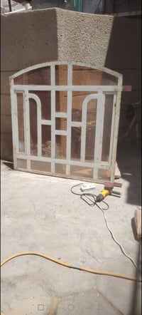 شبابيك عدد 3 اثنين الرتفاع متر ونص و والعرض متر واحد الرتفاع متر ونص و...