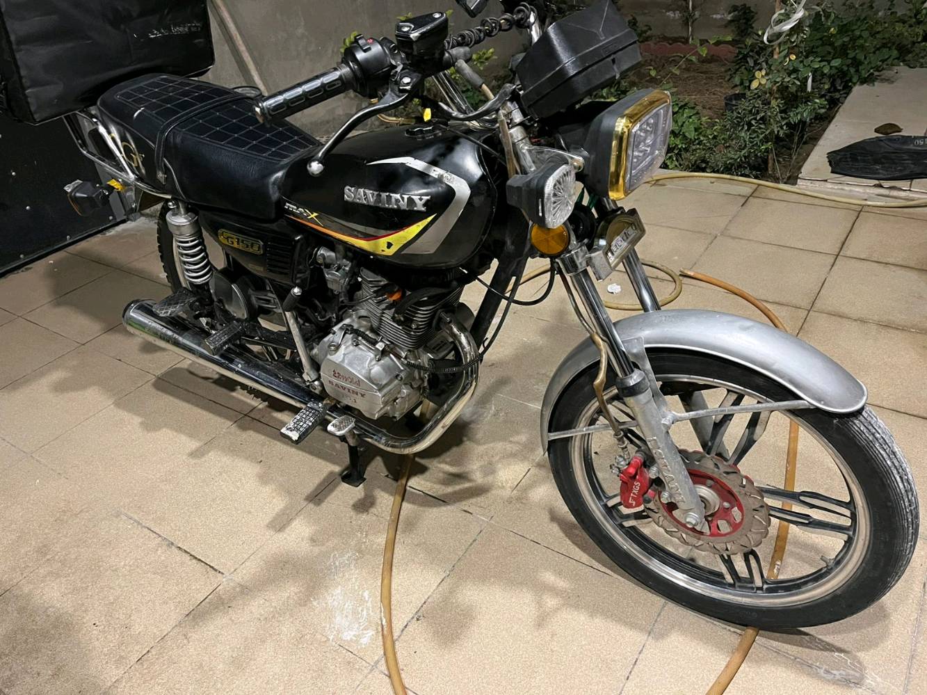 سلام عليكم عندي دراجه ايراني 5 كير سيفان مديل 2023 الدراجه خير من الله كهربائيات كله شغاله بيه ضفيره جديده بك لايت جديد اشاير جديده باتري جديد سيبايه جديده عقل جديد كابريتر جديد كفرات الصفاح جديده بانزات جديده عداد جديد سلف وهندر جدد بيه دهن جديد صالنصه جديده ويلات جدد تايرات جدد ملف جديد ما ناقصه اي شي اوراقه كامله سلف وهندر السعر النهائي 600 بيه مجال مكان بغداد البنوك قرب مركز القدس رقمي *********** 