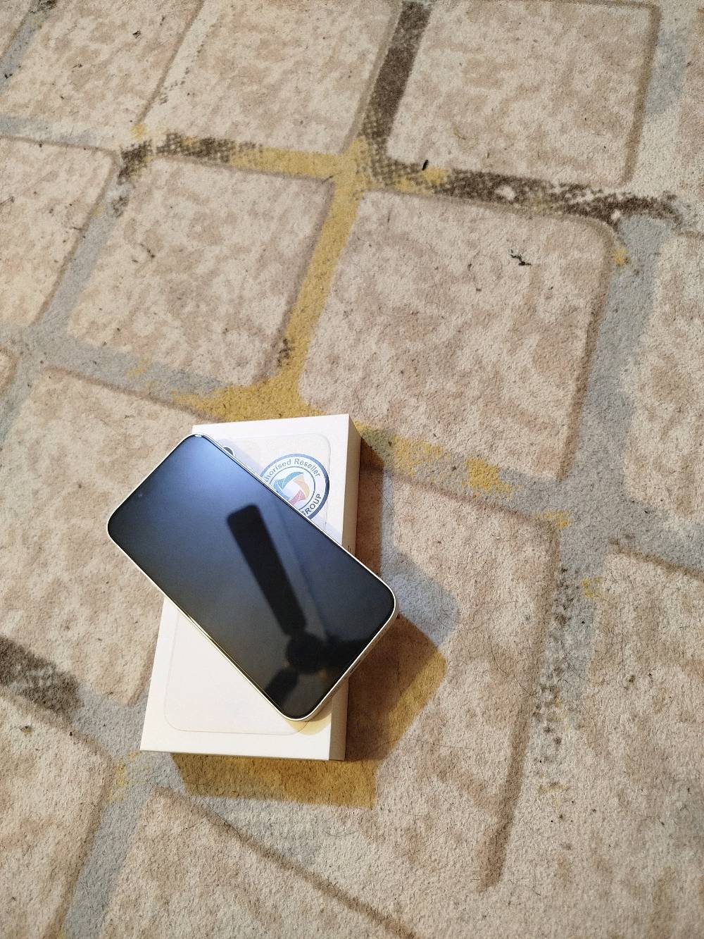 ايفون 13العادي للبيع نضيف جدا مابي اي نقص نسخه شرق اوسط و ضمان ماستر بطاريته 98 و الذاكره 128و السعر 510وبي مجال البصره الزبير حي المعلمين 