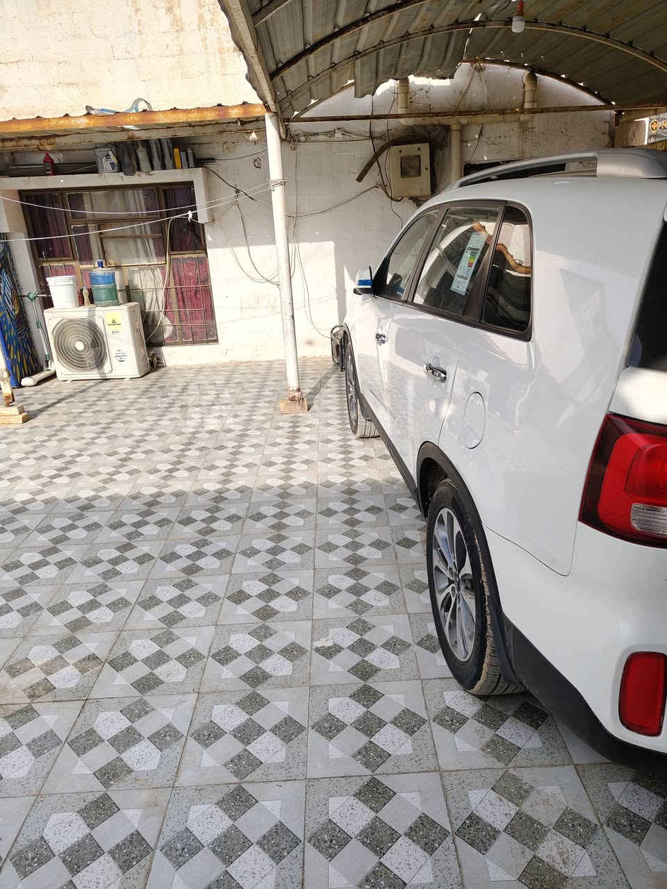 السلام عليكم كيا سورنتو موديل ٢٠١٤خليجي كفالة عامه رقم كربلاء انكليزي سياره جديده معه الكلمه ٧راكب محرك ٢٤٠٠ماشيه اصل ٢٠٠ سيارة بصمة بردة اصلية فول عدا البنوراما قمارة حديد مكان ديوانيه بيع او مراوس ***********
