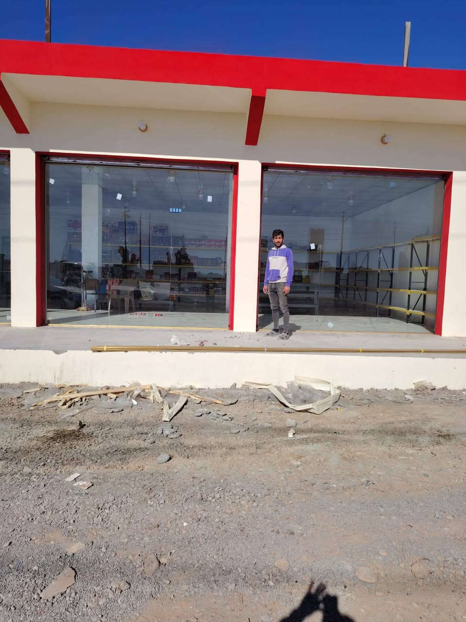 مستعدون لعمل كافه انواع الزجاج الحراري تركيب
الجامخانات والواجهات الزجاجيه نوع الزجاج( 10ملم حراري) ويوجد أيضاً كافه انواع الزجاج وكل الاوان يوجد ابواب وشبابيك المنيوم حسب الطلب ومحجرات الدرج 
للاستفسار الاتصال او المراسله ***********
