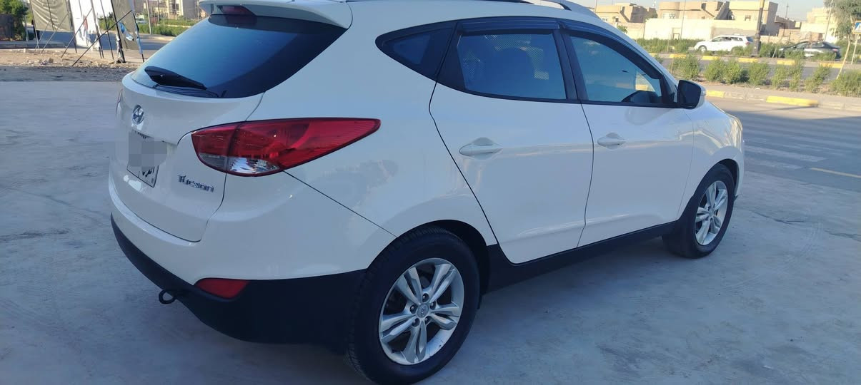 توسان 2012 بانورما
مكفوله من الصبغ كابون بانزين
مكانين بارد
ويل كب تحكمات ستيرن
بقية المواصفات المعروفة
للاتصال ***********
