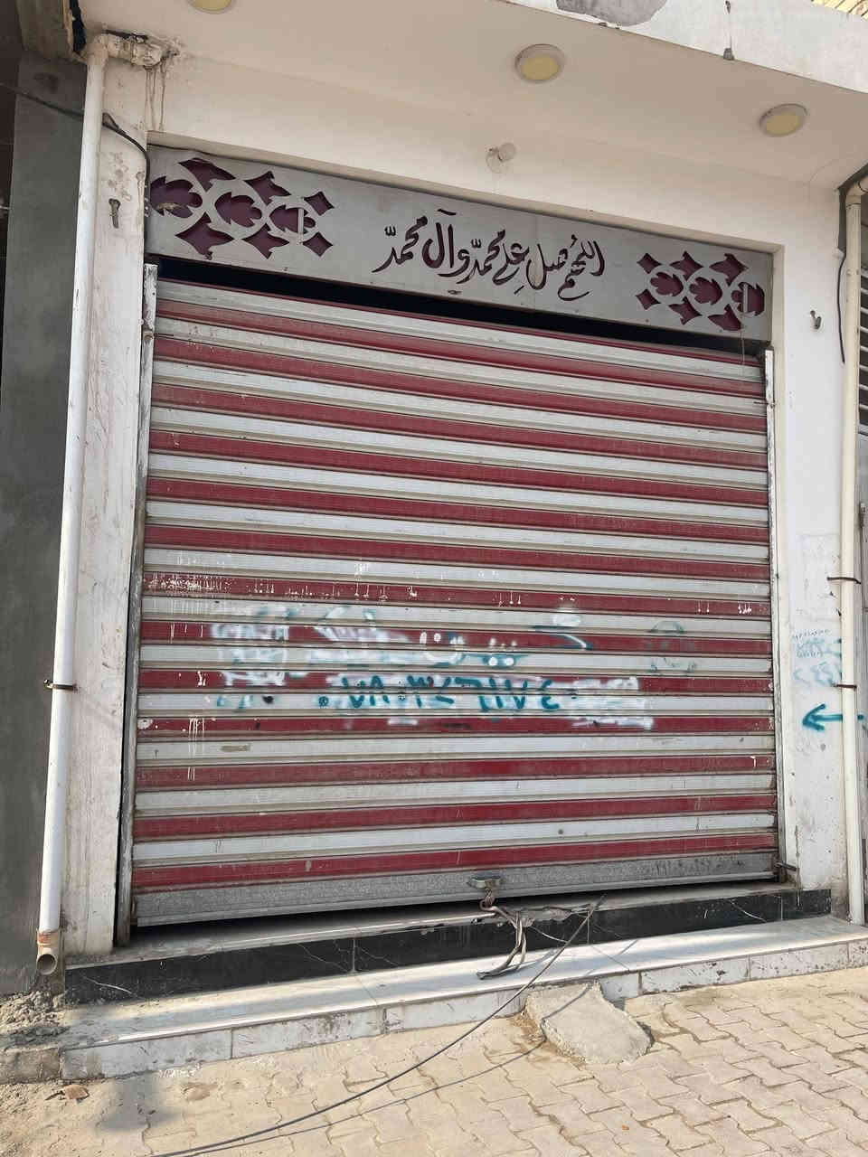 السلام عليكم  للإيجار محل تجاري  الموقع:  مقابيل بيت المكي  ملوك، على المحيط، قريب من مدرسة النبراس
📐 المساحة الكلية25متر
عرض 4 متر
عمق 6.5 متر
 يصلح للأعمال التالية:
علوى طعام 
محل كهربائيات
مواد إنشائية
إيجار سنوي : 2,500,000مليون 
📞 للاستفسار والمشاهدة التواصل  / اتصال ‏‪***********‬‏
