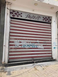 محل للإيجار • مقابيل بيت المكي ملوك • ٢٥م