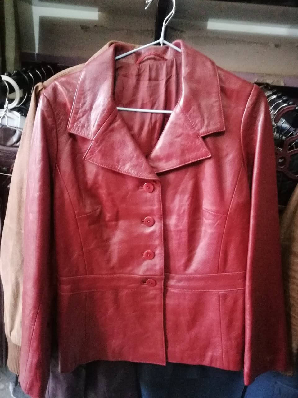 قماصل جلد طبيعي بناتي حجم S و M
العنوان سامراء سوق الضباط الكبير المسكف ***********
الأسعار من 25 إلى 50 الف
النظافة 90 بالميه
