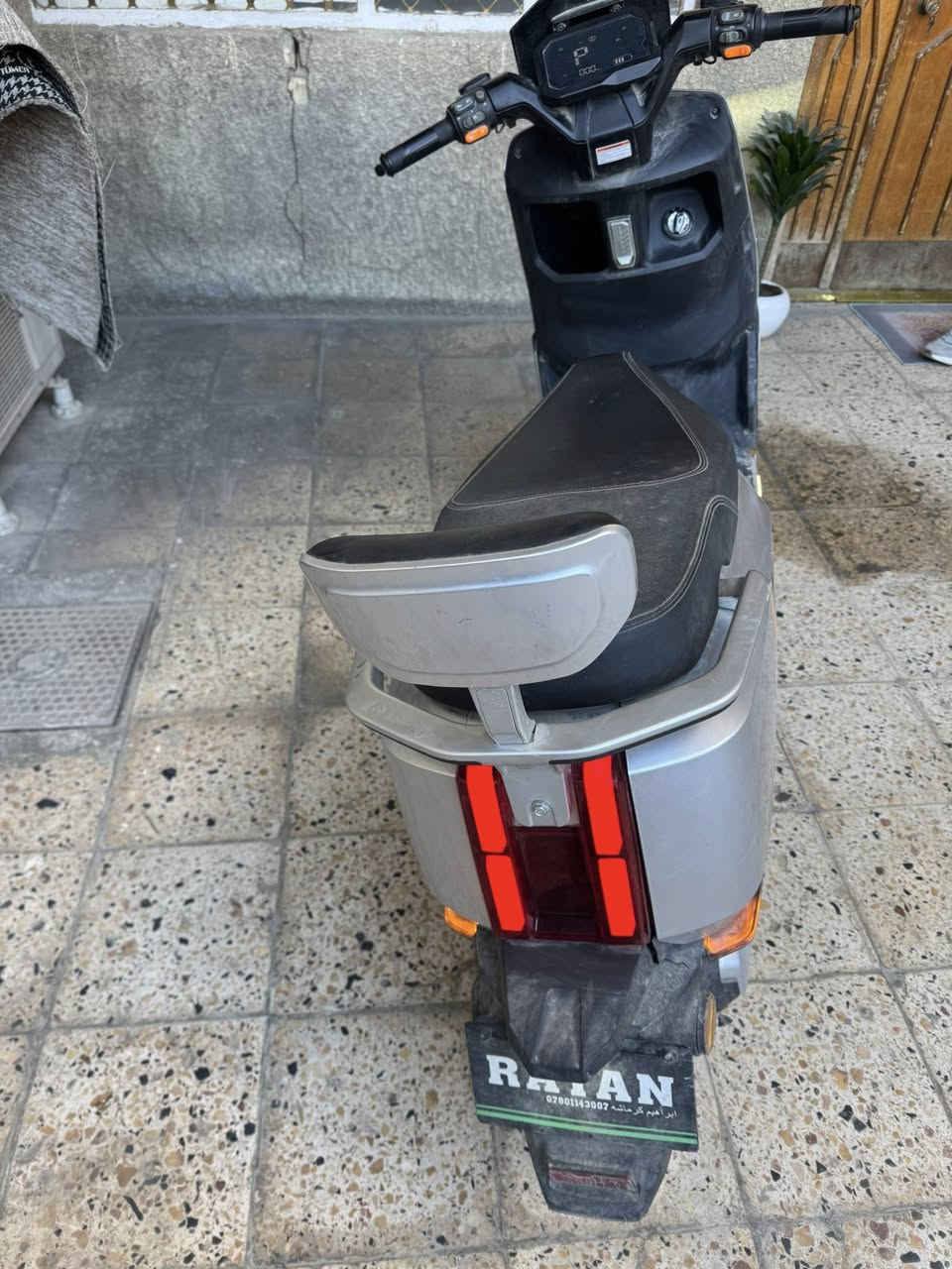 سلام عليكم دراجة كهربائية الريان دراجة صار شهر من ماخذهة بيهة شخوط مثل ماوضحة بصور كلشي شغال كهربائيات كلهة شغالة بصمة مكاني شعب ب650توصل وتساب موجود ***********
