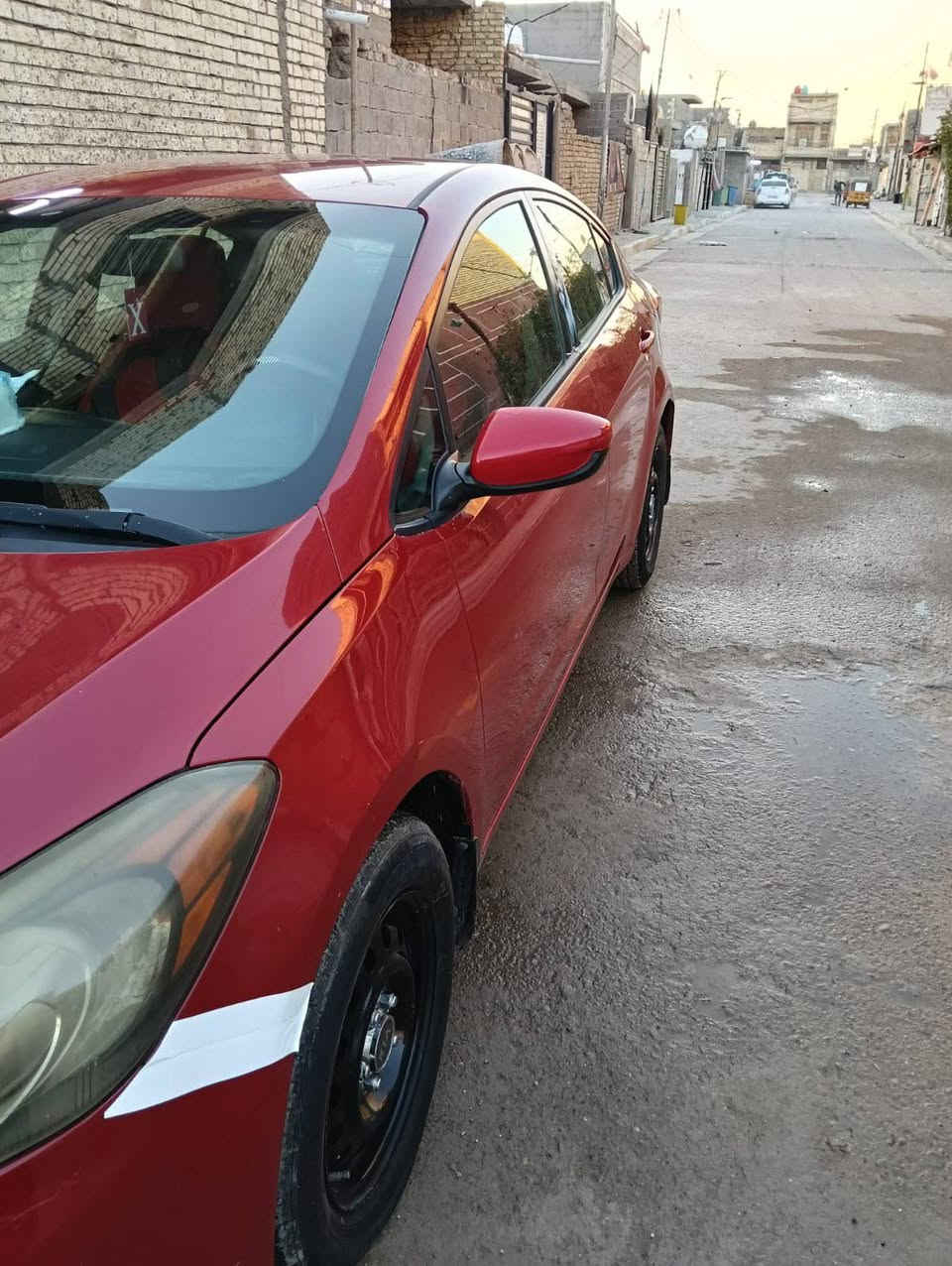 السلام عليكم فورتي 2014 مكينه 2000 وارد امريكي حادثها جاملغ امامي بدون دواخل وبيها مكانات صبغ اثر جراد كير ومكينه لاصرف ولا بخار صدر تايرات تبريد كله جديد السياره جاهزه من كلشي مكانها بغداد السعر 95 وبيها مجال ***********
