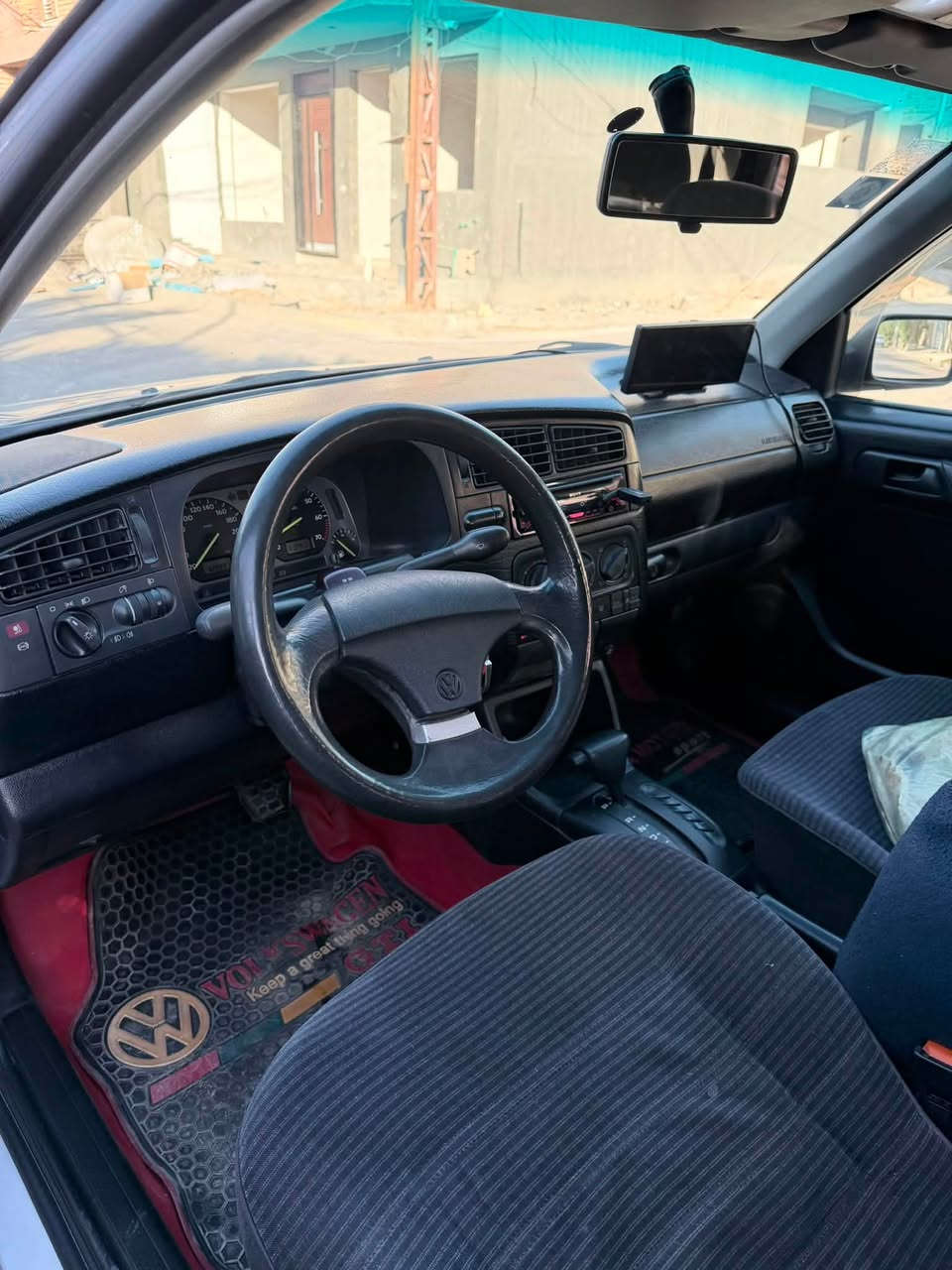 السلام عليكم كولف vw3موديل 1994 مصبوغه للجماليه جاهزه من جميع النواحي كل نقص مابيهه مثل متشوفهه السعر 55 $ فوك ال60 صايره الله شاهد 
العنوان بغداد الدوره *********** @
