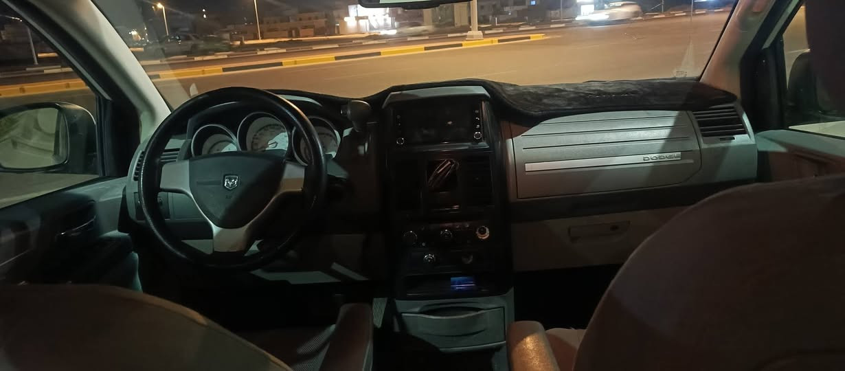 سلام عليكم دوج كرفان كفالة من لكص ادوات ادوات جاهزة من كلشي مكينة كير تبريد حدادية تخم تاير مابيهة اينقص كلهة شغالة 7 راكب رقم وسنوية بغداد متومة طبق لصل بيهة بس جاملغ  لسعر 72 وبيهة مجال قليل اراوس حسب لقناعة مكاني لبصرة ***********
