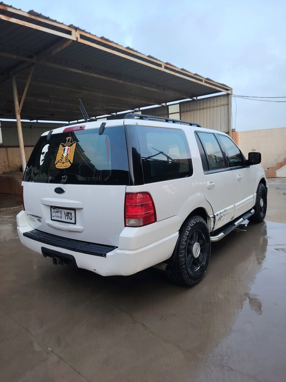 سلام عليكم 
فورد اكسبديشن موديل 2005 
السياره كلين بيها شويه صبغ بل بونيد فقط 
محرك V8 محرك كير بشرط تخم تاير جديد 
تبريد ثلج 3 قطع مركزي كهربائياته كله شغاله 
شاشه سماعات صوته حلو السياره مابيها نقص 
رقم صلاح الدين صدامي مشي معامله كامله 
صاحبه الشرعي مو جود شرط الوكاله وتحويل 
السياره كير تعليك بيها شلعه تخبل تحفر الكاع 
كشناا جلد بدووون بيع فقط مراوس شعندك نزل 
الهاتف ***********
