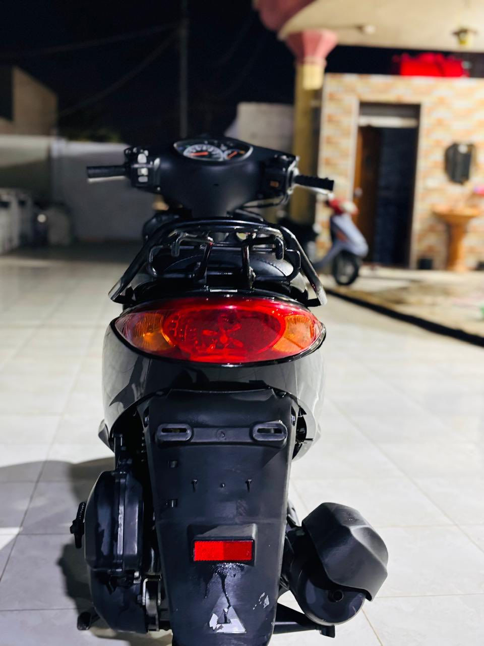 سلام عليكم دراجة للبيع أكزز الحديث موديل 2012 صارلها 20 يوم من طالعه من الحاويه دراجه مابيها اي عيب 
والسعر على الخاص***********
