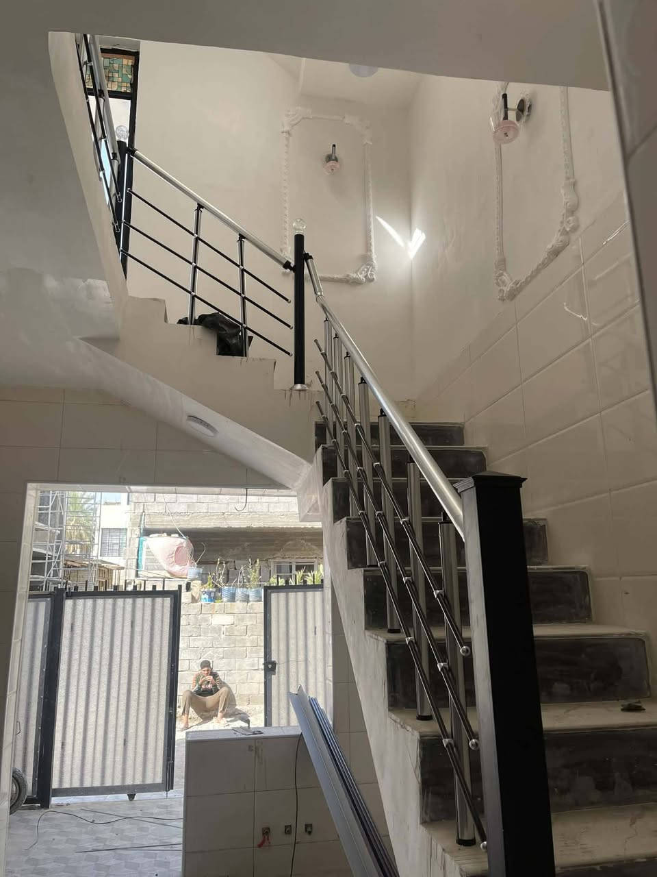 السلام عليكم جبنا لكم عقار المكان بغداد البياع منطقه الدوانم المساحه 100 متر يحتوي البيت على ثلاثه غرف نوم تسليم مفتا سعر 100 وبي مجال اي استفسار خابر على الرقم بواتساب🏡***********
