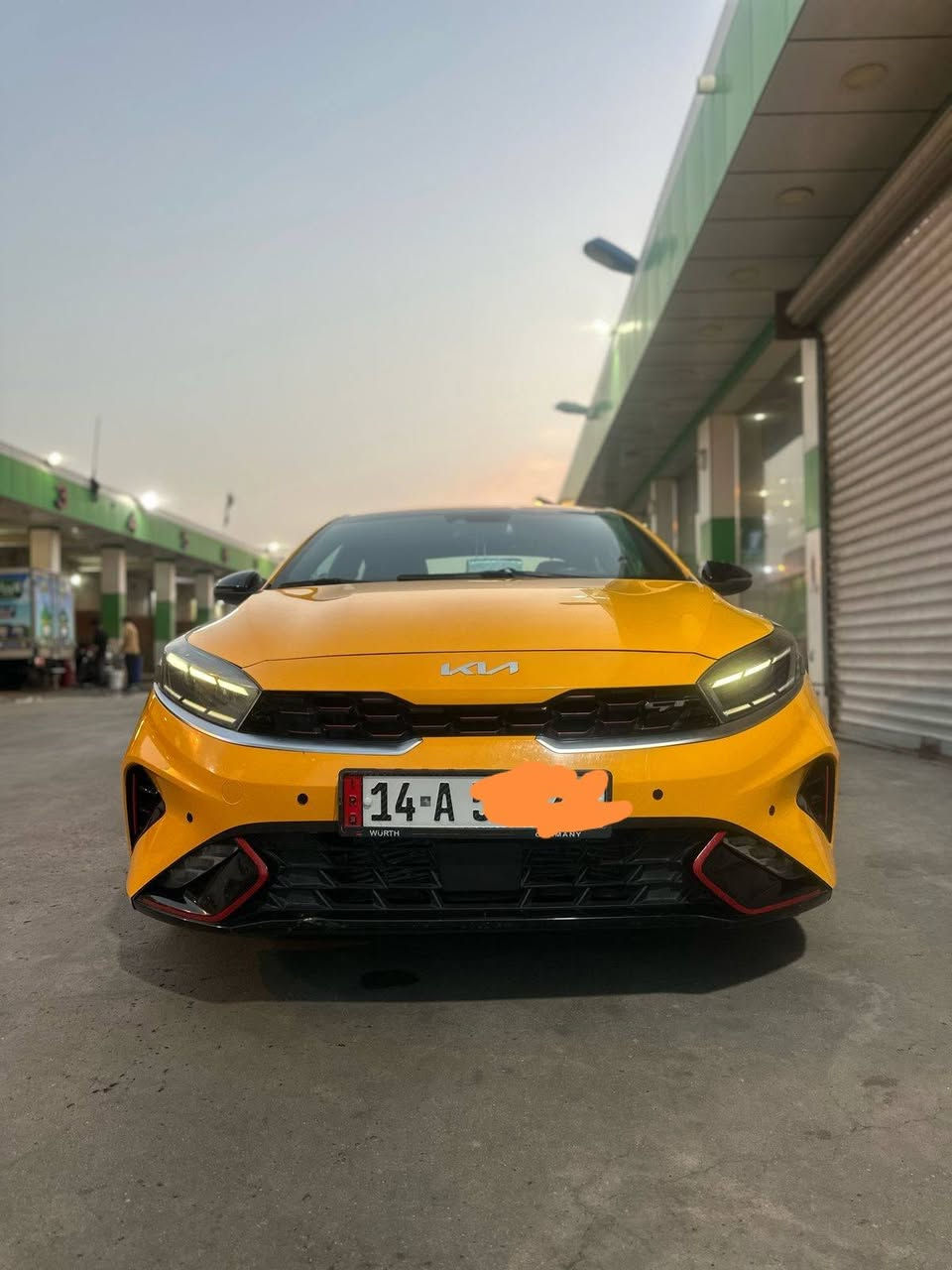 كيا فورتي ٢٠٢٢ وارد أمريكي جي تي كير عادي مكينة ١٦٠٠ منظومة غاز وباقي سياره ليبر واحد ماعده دعاميات وبيها بارد على كد شبر يم الايت التفاصيل والمواصفات الاتصال على الرقم *********** سعرها ١٣٥
