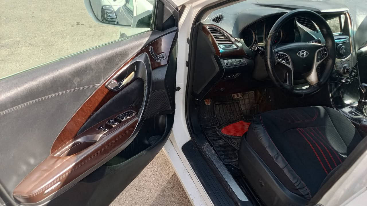 ازيرا 2012 فول مواصفات بقطعه صبغ محرك 6 الداخل قرمتي رقم التواصل *********** 
***********
