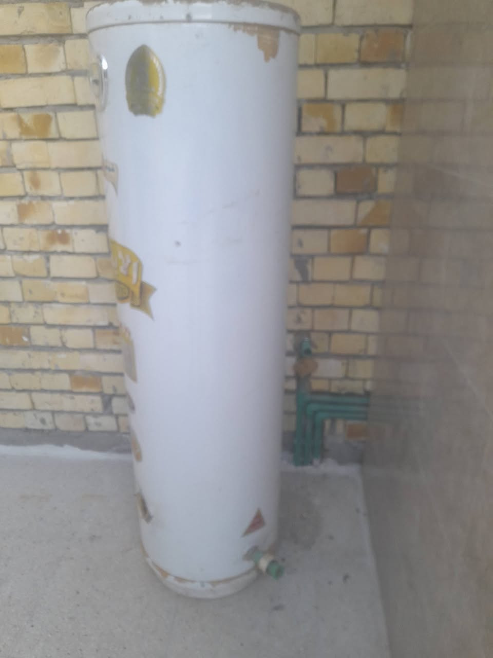 سخان للبيع الاصلي الايمان فوم ١٦٠لتر ***********السعر١٥٠وبي مجال
