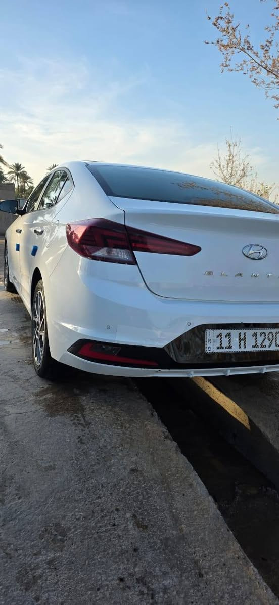 سلام عليكم رمضان كريم صيام مقبول
النترا خليجي موديل 2020 رقم بغداد بسمي سنويه ل31 هزه ل27 
سياره فووول مواصفات للخير 
بصمه 
فتحه ....الخ يعني واحد ع واحد 
سياره استخدام شخصي اخذاه زيرووو او مشاه 150 الف ع ايده 
باقيه ع وضع شركه كلشي ممفتوح بيه 
سياره كفاله عامه ماعده دور جملغ الخلفي  صار بيه كرت مقدر شبر اونص 
سياره شرط لارصعه ولا بارد 
لايت زنون ب250 الف شادهن 

تراي زيرووو 
سعر 163
مراوس حسب قناعه 
مكان ديوانيه قضاء شاميه 
***********
