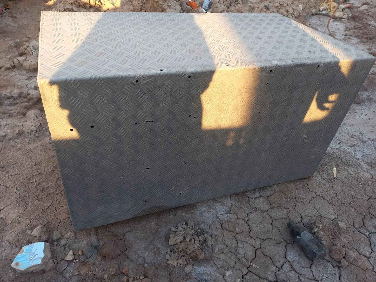 للبيع صندوك
طول متر و20 سنتيم
عرض 65
ارتفاع 65
***********
